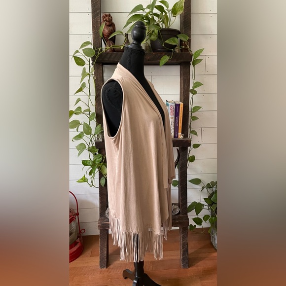 Pink Rose: Tan Vest with Fringed Trim - Picture 17 of 17